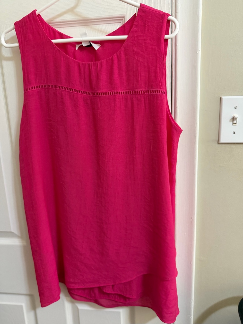 Women's Sleeveless Scoop Neck Tank Top - Hot Pink 60% Viscose